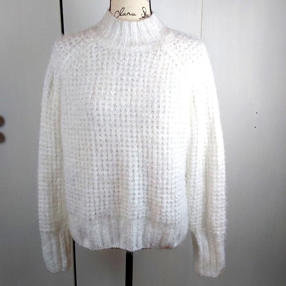 So- Womens  White super soft Eyelash Textured Sweater Cropped Neutral Sz.XL - Picture 1 of 8